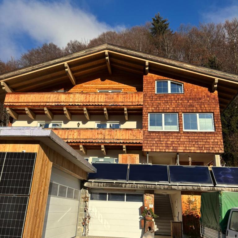 Ferienwohnung Mayrhofer - Apartment mit 3 Schlafzimmern und Balkon - 2