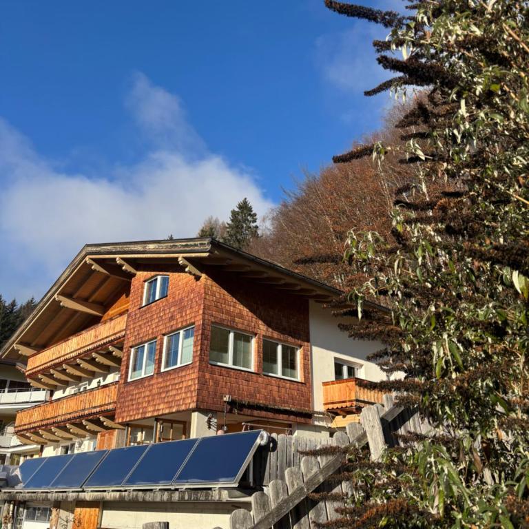 Ferienwohnung Mayrhofer - Apartment mit 3 Schlafzimmern und Balkon - 1