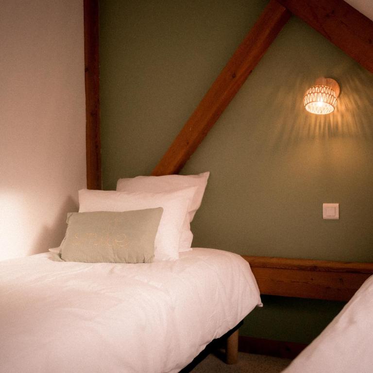 La Ferme du Veyre - Chambre Quadruple avec Salle de Bains Privative - 9