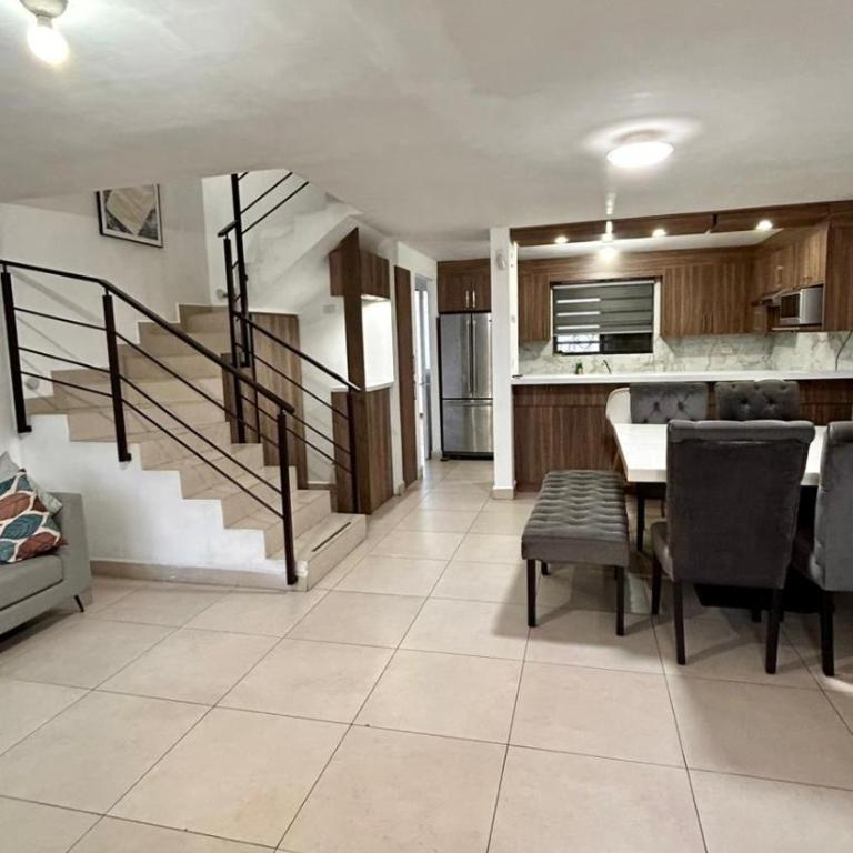Casa Valle de Cumbres 4 habitaciones Facturamos - Four-Bedroom House - 7