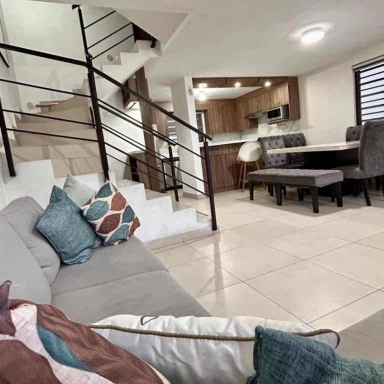 Casa Valle de Cumbres 4 habitaciones Facturamos - Four-Bedroom House - 6