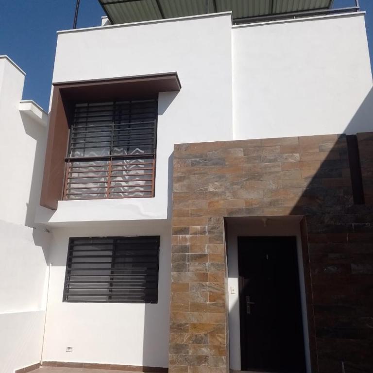 Casa Valle de Cumbres 4 habitaciones Facturamos - Four-Bedroom House - 2