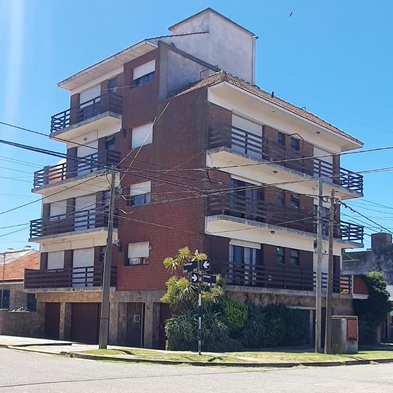 Brisas de Waikiki - One-Bedroom Apartment - 2