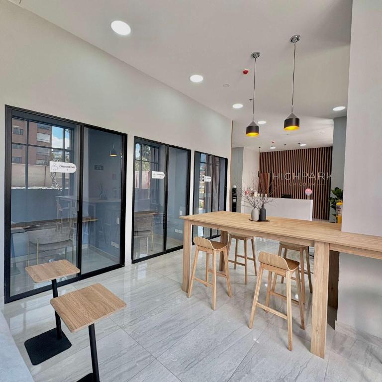 Luxury 1BR - Balcony - Coworking - City views - Apartamento - 24