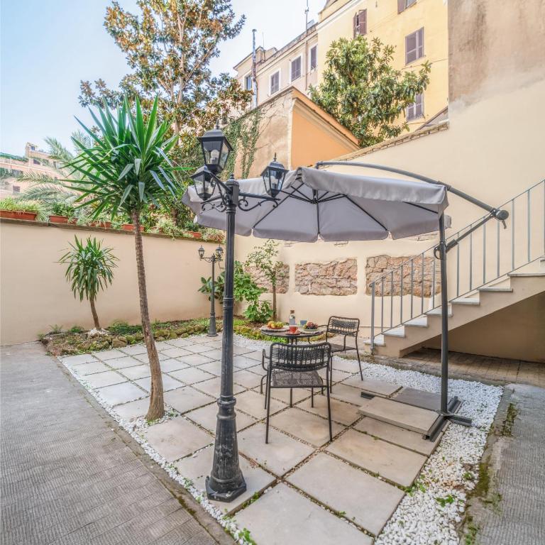 Roma Maison - Camera King con Vista Giardino - 13
