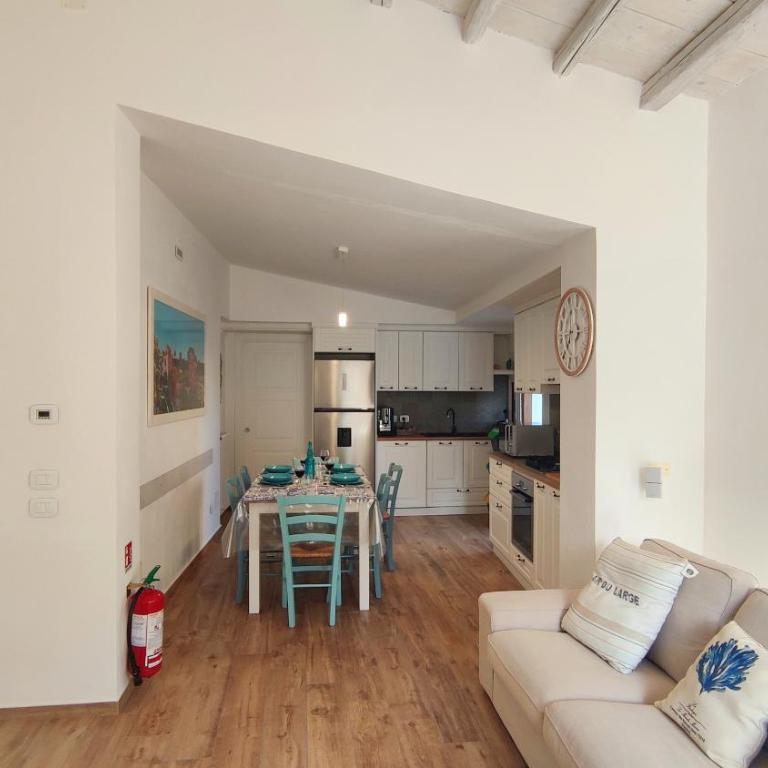 Luxury House - Appartamento con 2 Camere da Letto e Balcone - 15