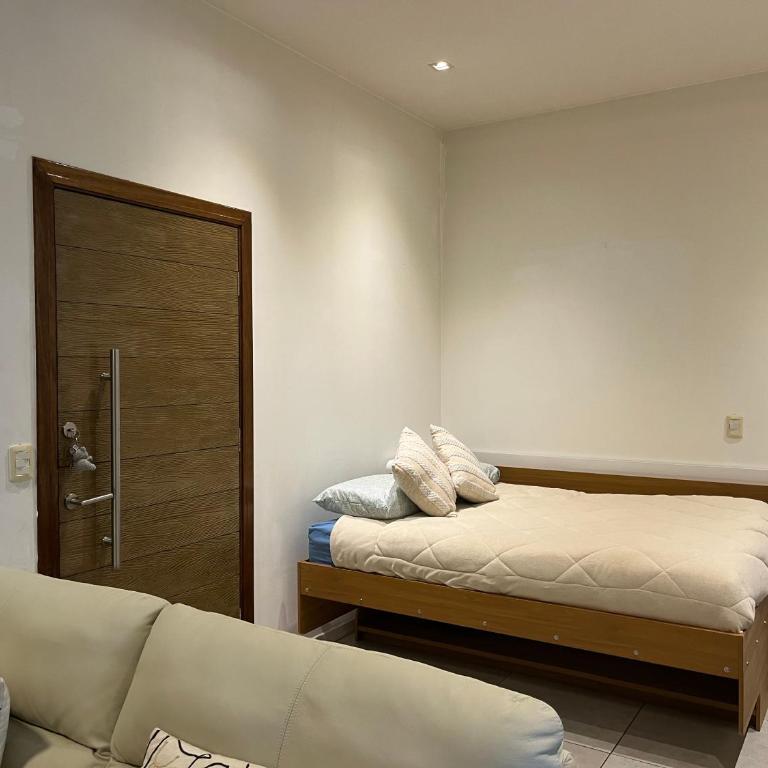 Hermosa casa en barrio privado Punta del Este - Three-Bedroom House - 12