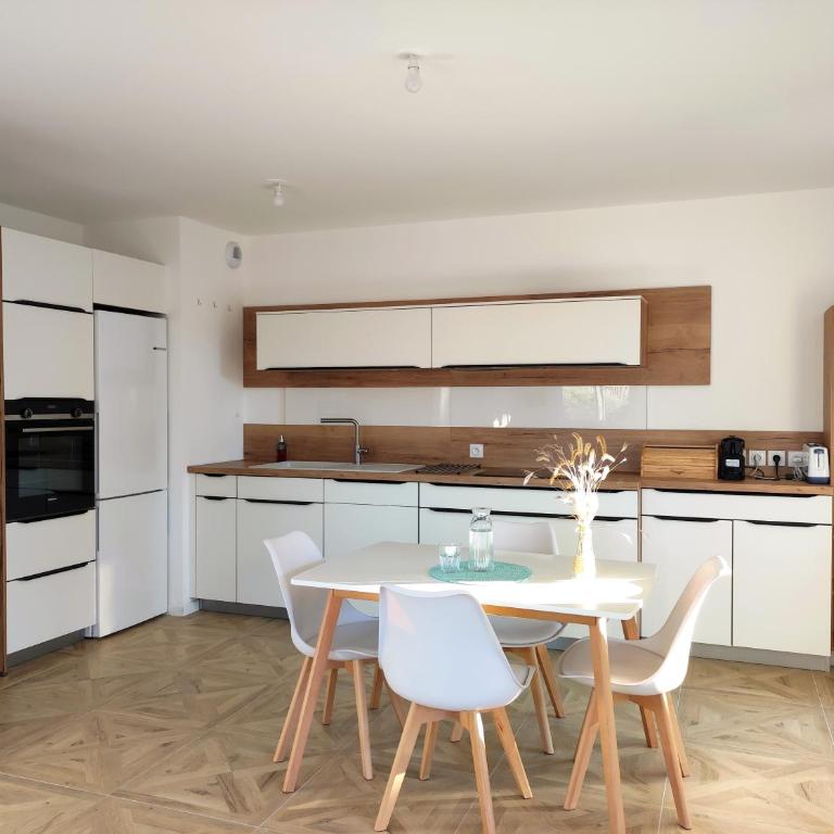 Appartement climatisé avec piscine et parking à Uzès - Appartement 2 Chambres - 4
