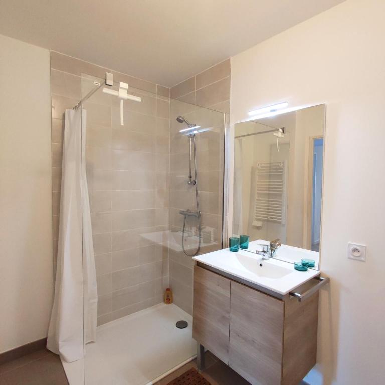 Appartement climatisé avec piscine et parking à Uzès - Appartement 2 Chambres - 12