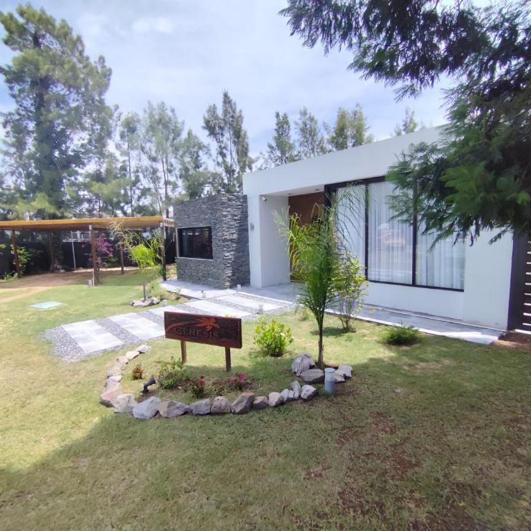 Hermosa casa en barrio privado Punta del Este - Three-Bedroom House - 2