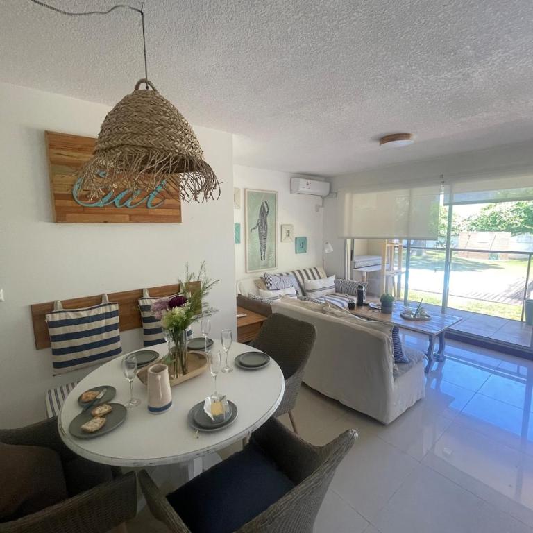 Apartment for rent 1 block from the beach 2 bedrooms 2 bathrooms - Apartamento de 3 dormitorios - 23