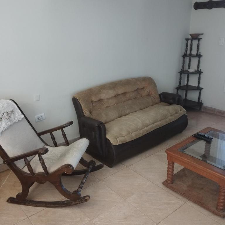 Casa 6 personas- Cerca Playa Grande - Three-Bedroom House - 8