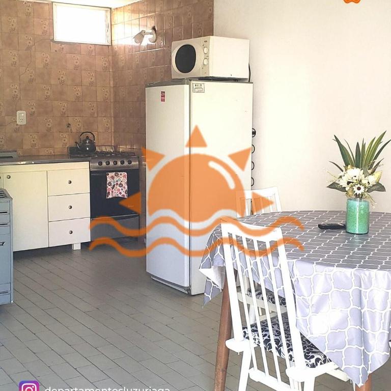 Departamentos Luzuriaga - Two-Bedroom House - 1