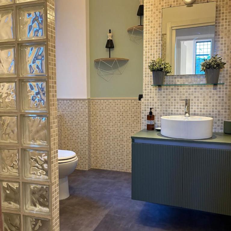 Interno 8 - Appartamento con 2 Camere da Letto e Vista Città - 13