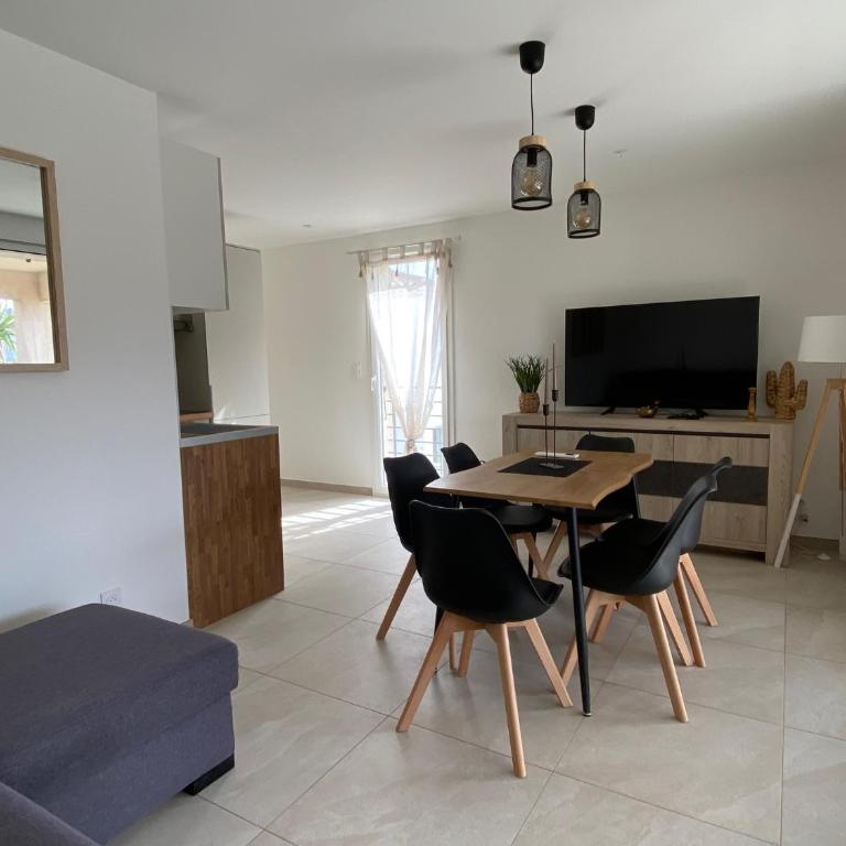 Duplex Sanary avec terrasses - Two-Bedroom Apartment - 10