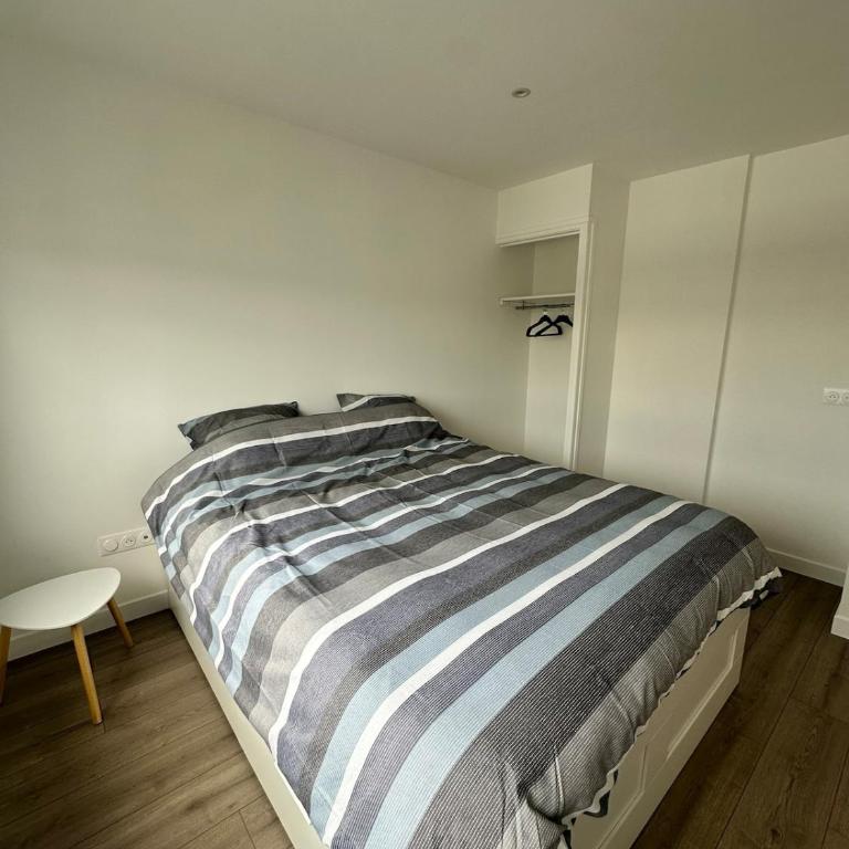 Beachfront Apartment - Two-Bedroom Apartment - 9