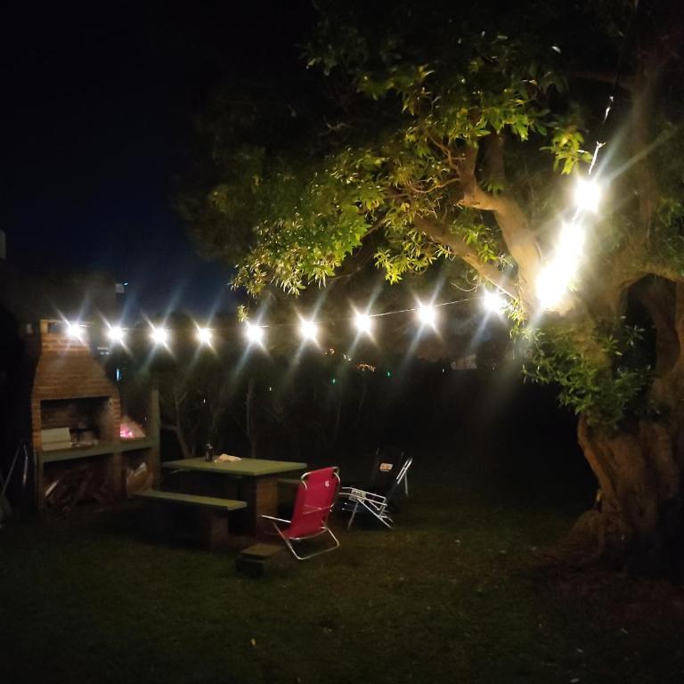 Casa para 5 personas con gran parque y parrilla en entorno natural y tranquilo a pasos de las playas del sur de Mar del plata - Casa de 2 dormitorios - 1