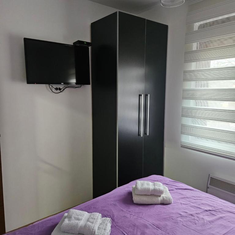 EOL - One-Bedroom Apartment - 3