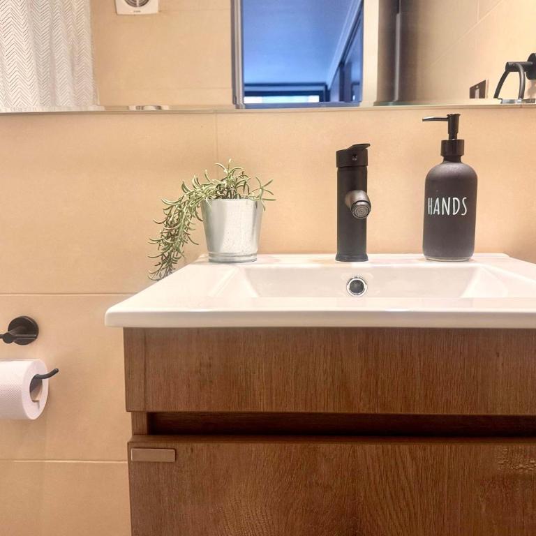 Comodo remodelado a pasos de Costanera y Metro - Apartamento - 3