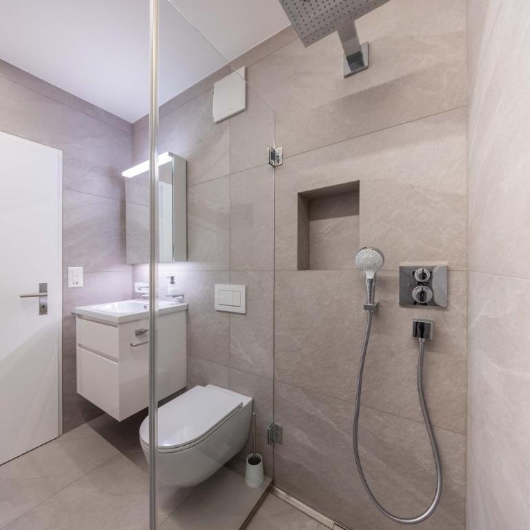 New Premium Studio with eFireplace, Pool & Sauna - Studio mit Balkon - 24