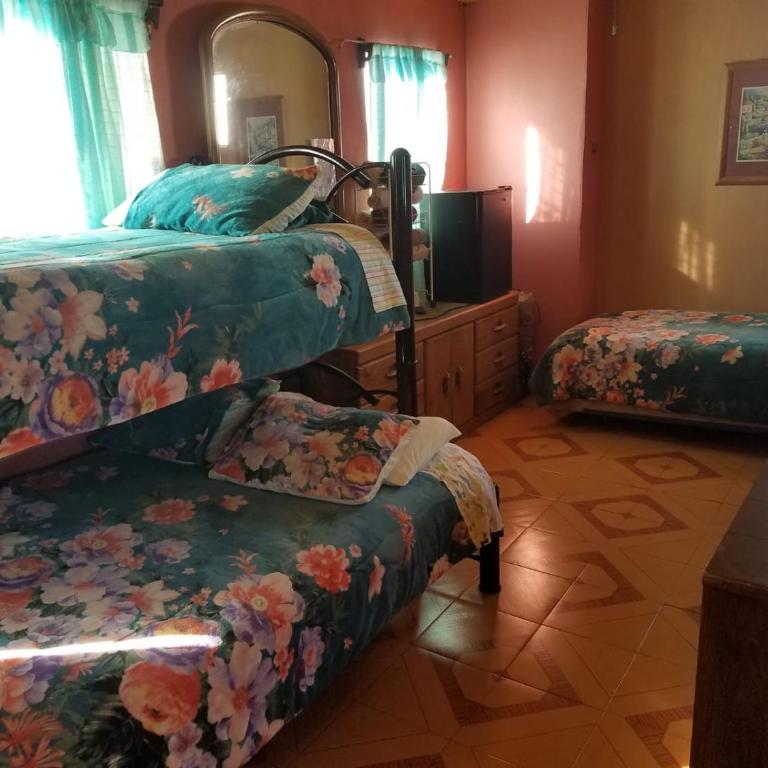 Hospedaje Barato Mi Casita de Colores - Family Room with Bathroom - 2