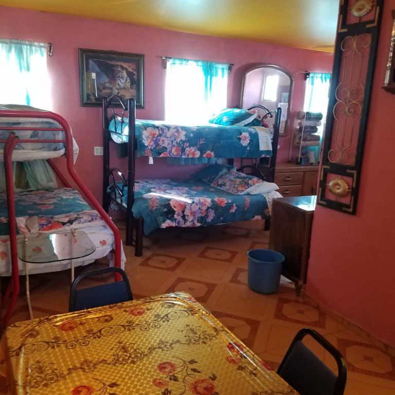 Hospedaje Barato Mi Casita de Colores - Family Room with Bathroom - 1