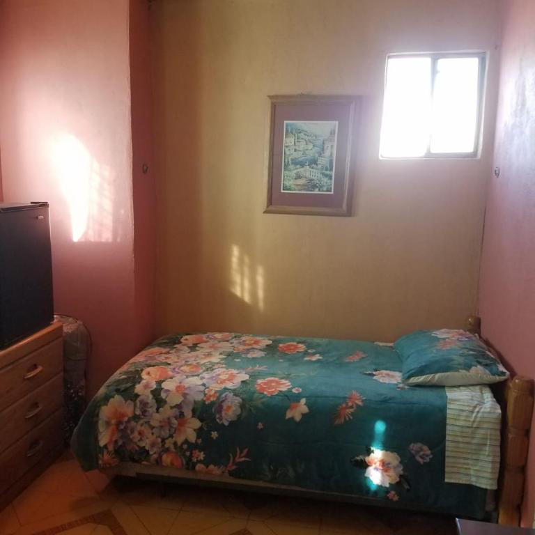 Hospedaje Barato Mi Casita de Colores - Family Room with Bathroom - 7