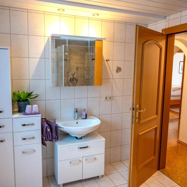 Haus Prodinger - Apartment mit 3 Schlafzimmern und Balkon - 17