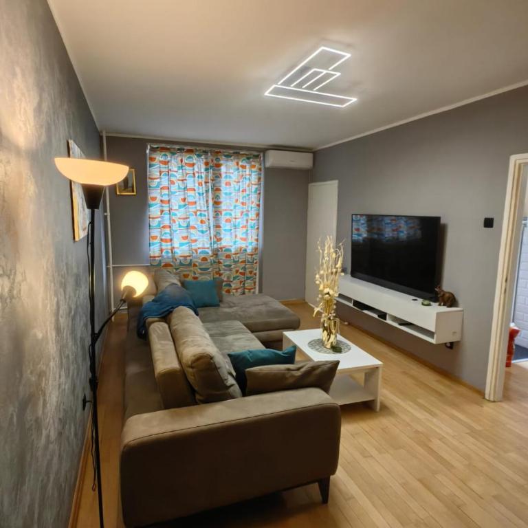 Apartman X - One-Bedroom Apartment - 2