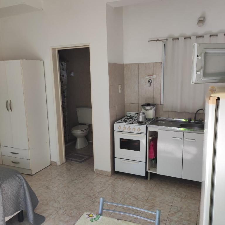 Alquileres Brun - Estudio con 1 cama grande - 4