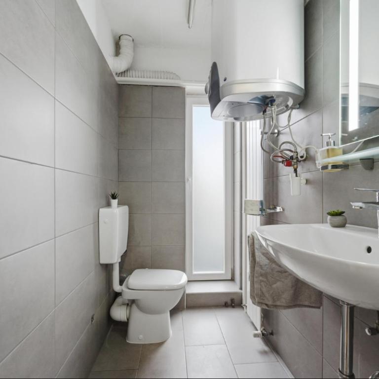Yello Homes - Tiny Loft - 4 Personen - Flughafen - Apartment mit 1 Schlafzimmer - 4