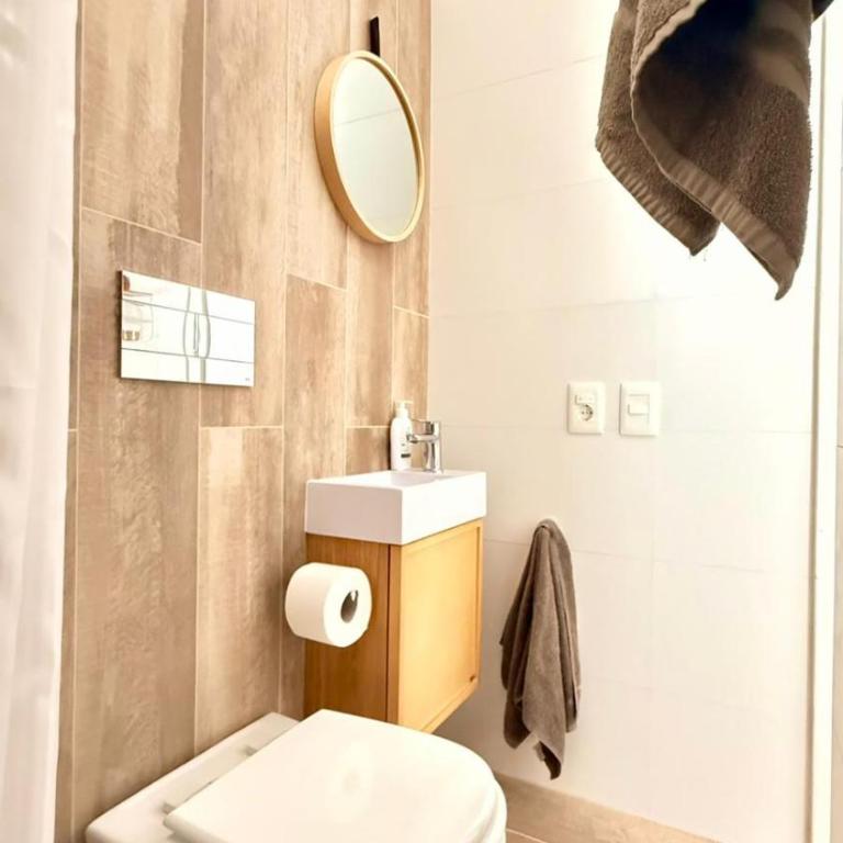 Monoambiente en Palacio Salvo, Corazón de Ciudad Vieja - One-Bedroom Apartment - 9