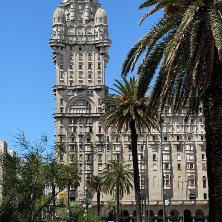 Monoambiente en Palacio Salvo, Corazón de Ciudad Vieja - One-Bedroom Apartment - 12