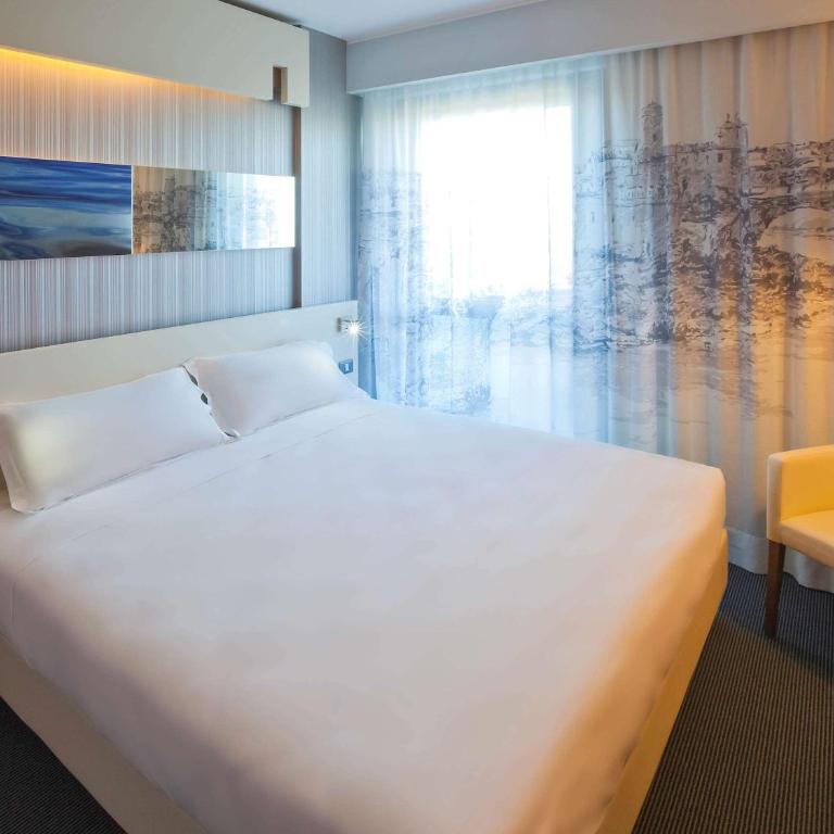 Ibis Styles Roma Eur - Camera Matrimoniale Superior con Balcone - 3