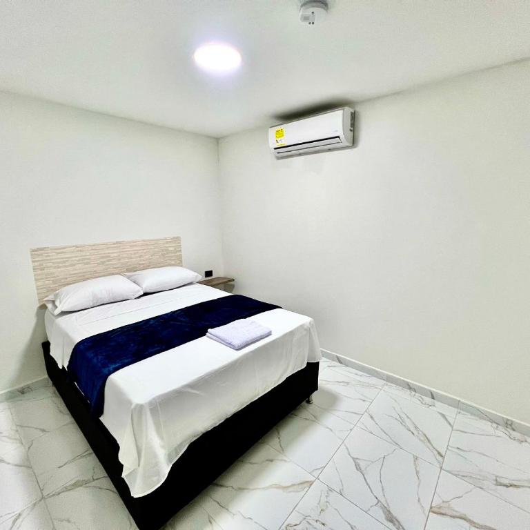 Hotel Bello Horizonte - Double Room with Private Bathroom - 13