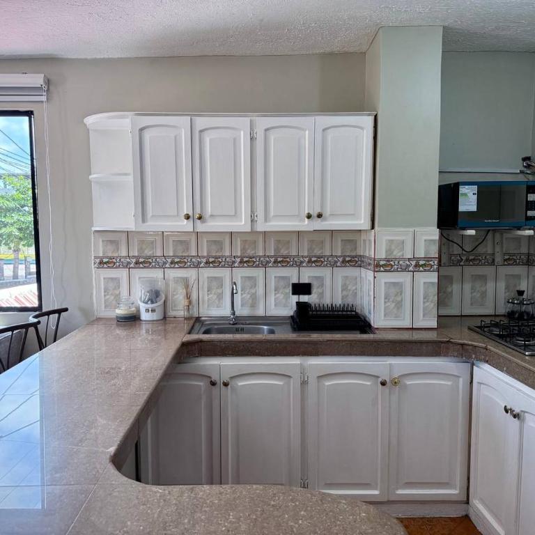 Almar departamento completo con balcon 2 habitaciones AC - WIFI Starlink - 2 baños completos con AGUA CALIENTE - Two-Bedroom Apartment with Harbor View - 26