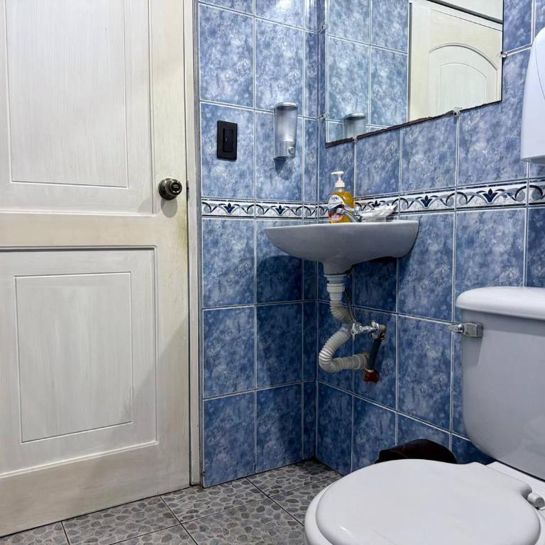 Almar departamento completo con balcon 2 habitaciones AC - WIFI Starlink - 2 baños completos con AGUA CALIENTE - Two-Bedroom Apartment with Harbor View - 52