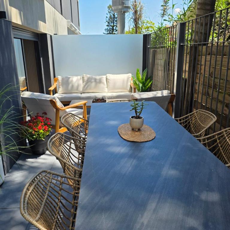 Punta del Este, P 25 Playa Mansa - Apartamento de 1 dormitorio con terraza - 2