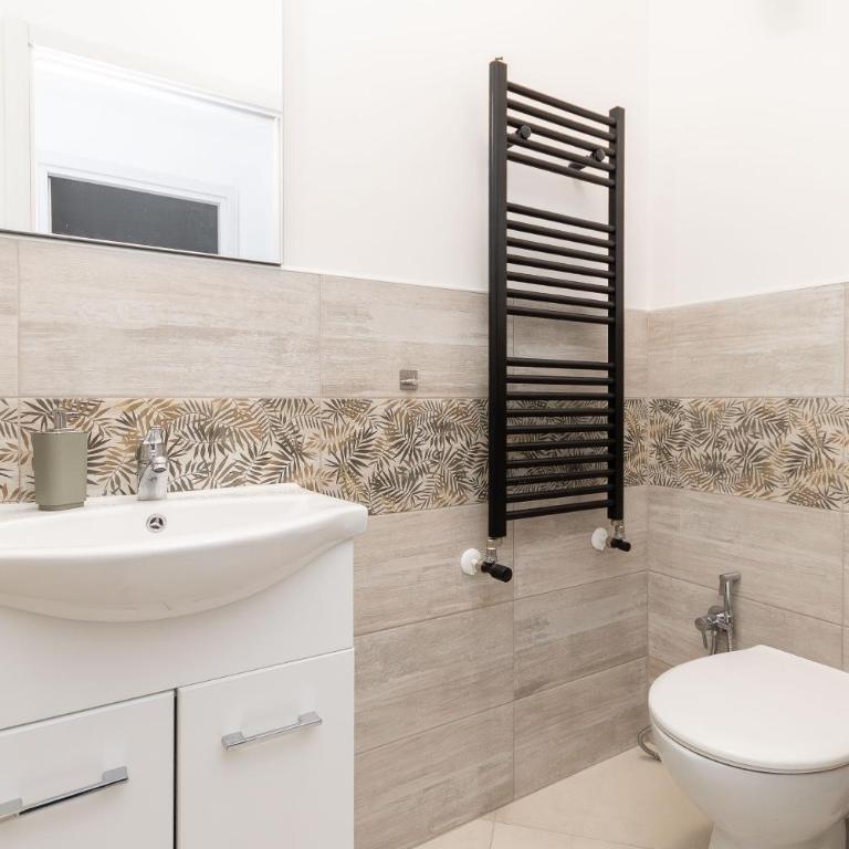 Nuovo a pochi minuti da Stazione Treni e Aeroporto - Three-Bedroom Apartment - 16