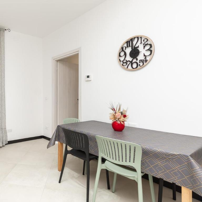 Nuovo a pochi minuti da Stazione Treni e Aeroporto - Three-Bedroom Apartment - 48
