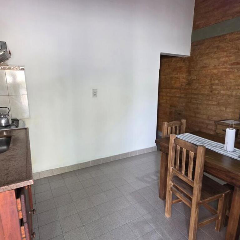 Cabaña centrica con camas individuales a 100m de la ruta - Apartamento de 1 dormitorio - 2