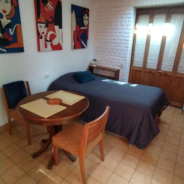 Estacionamiento, terraza y patio - Vacation Home - 3