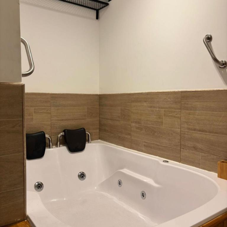 Modern Loft Puerta de Laureles Medellin - One-Bedroom Apartment - 7