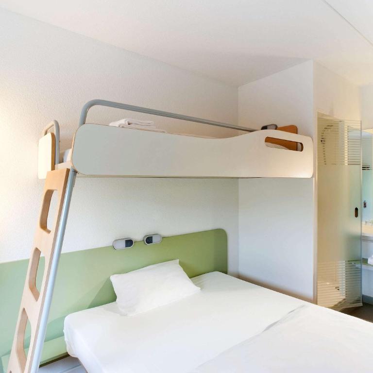 ibis Budget Paris La Villette 19ème - Chambre avec 1 Lit Queen-Size et 1 Lit Superposé - 5