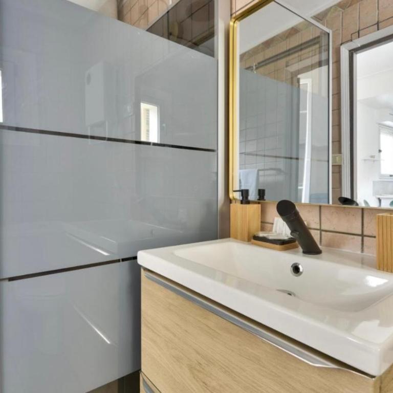 Studio Carré Or avec balcon - Studio Supérieur - 4