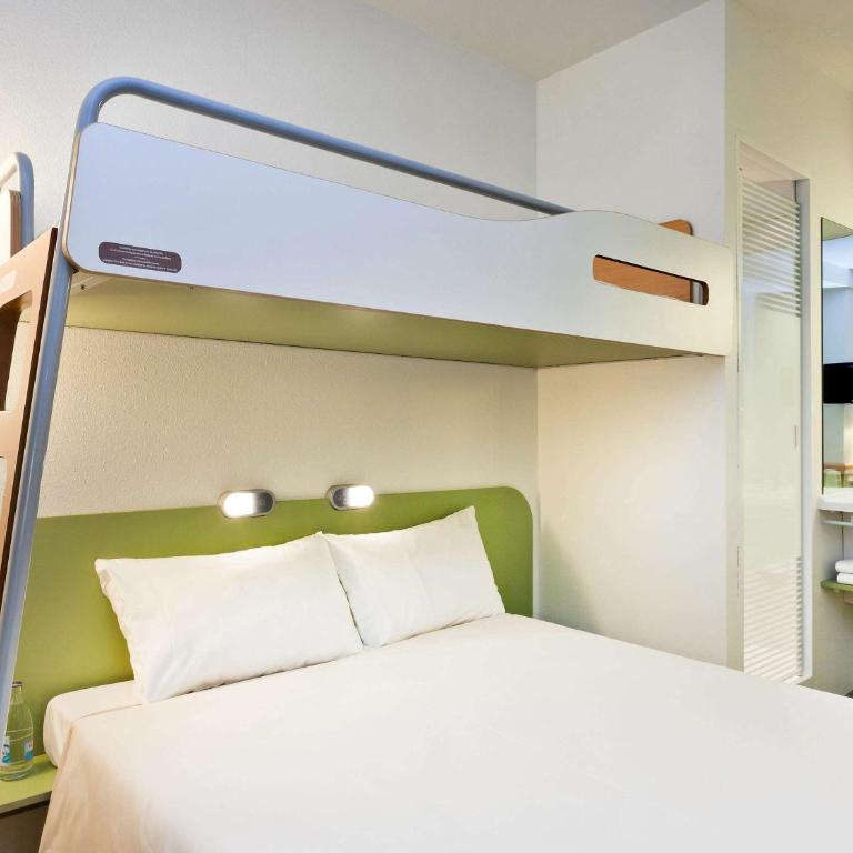 Hotel Ibis Budget Deauville - Chambre Triple avec 1 Lit Double et 1 Lit Superposé - 1