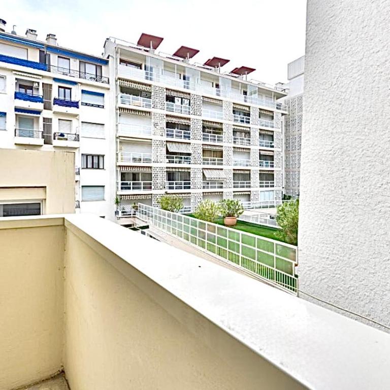 Studio Carré Or avec balcon - Studio Supérieur - 2