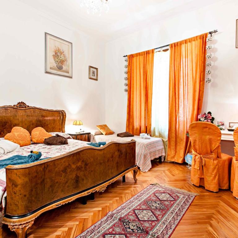 Art&Coffee - Double Room with Shared Bathroom - 14