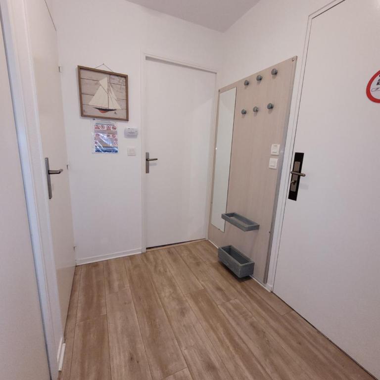 200m de la mer Piscine WIFI T3 38 m2 6 pers 2 chambres Ascenseur - Appartement 2 Chambres - 7