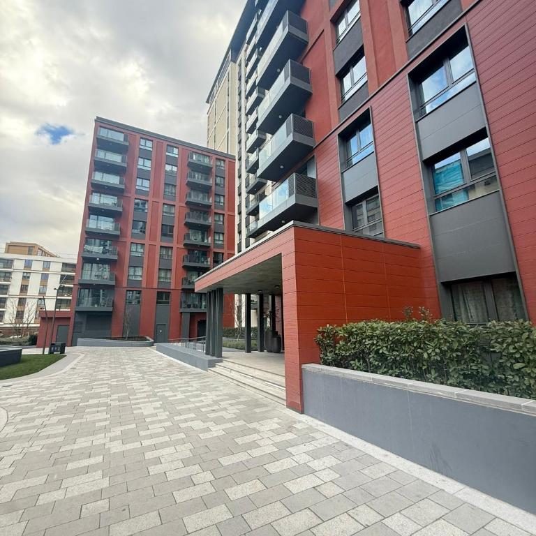 Luxurious 2BR Designer Apartment Near River & Park - Two-Bedroom Apartment - 2